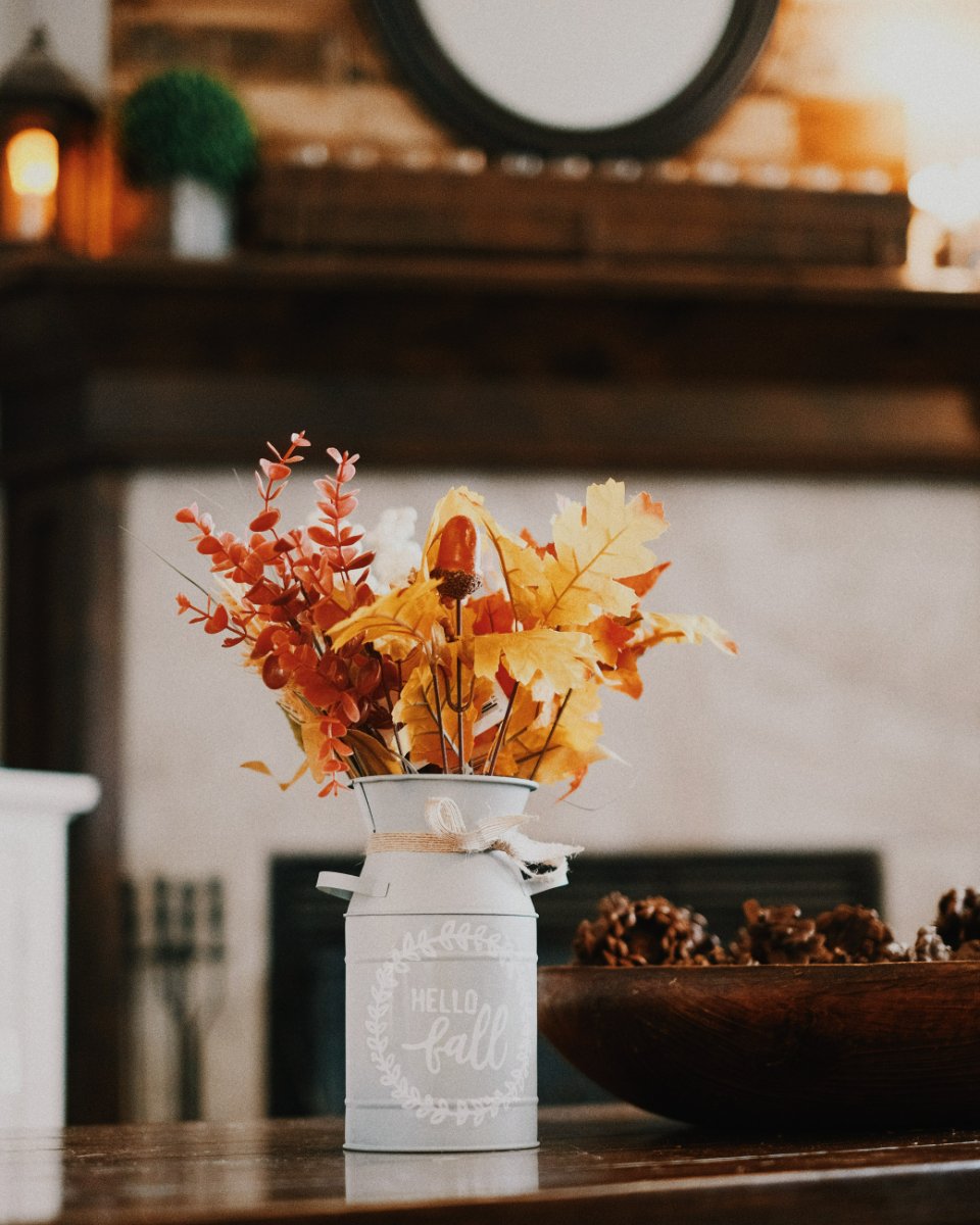 Bradshaw_Group's tweet photo. Are you planning to sell your home this fall? Embrace the season! Add touches of autumnal decor throughout to show its cozy nature and …Don’t Make A Move Without Us! 341-7774 #Nogimmicks #JustTheFacts #PuttingPeopleFirst https://t.co/2yYkNwwOyf