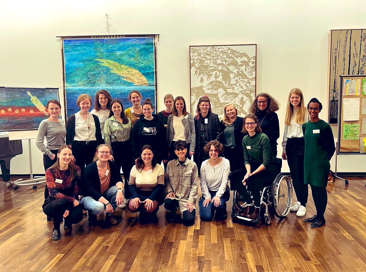 JungeAGENDA's tweet photo. Wir schauen zurück auf ein tolles Hohenheimer-#Theologinnen-Treffen am Wochenende, danken für die guten Gespräche, das gemeinsame Weiterdenken – und freuen uns jetzt schon auf ein Wiedersehen! #HHT #JungeAgenda #Hohenheim #schwesternimlicht https://t.co/QDj1TMfr3c
