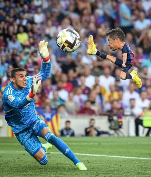 Keiser_Cule's tweet photo. Fav❤️ al Lewandowski chiquito para le marque triplete al Inter. https://t.co/JMIEJE0L6W