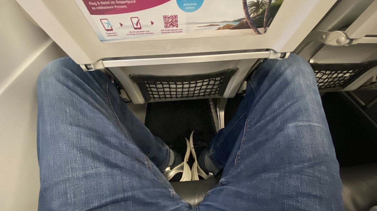 hallo <a href="/eurowings/">Eurowings</a> eure Eco-Sitze im A319 sind ja wohl ein ganz schlechter Witz 😡 im Ernst, da ist <a href="/Ryanair/">Ryanair</a> echt bequemer! Und ich bin nur 1,92 m ...