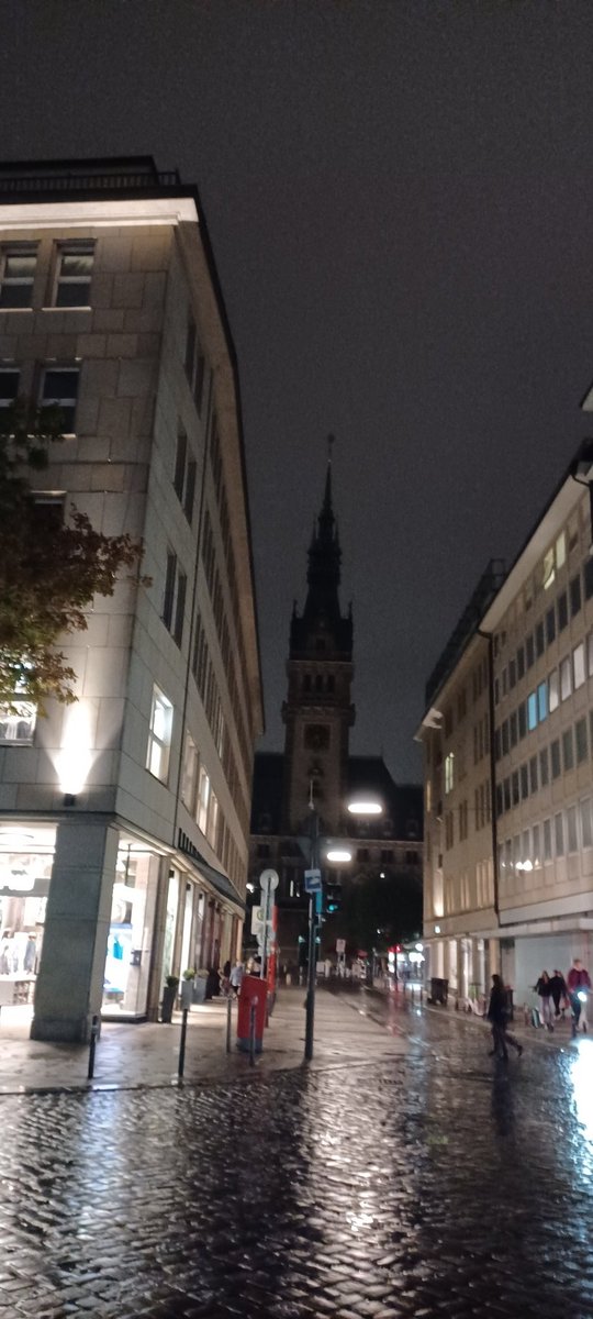 de_space's tweet image. Wenn der Kommerz die Regierung überstrahlt....