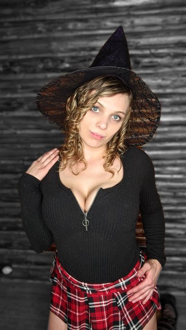 I'll put a spell on you! Find my fall and Halloween vids @iWantClips #IWCHalloween #HocusPocus https://t<a href="/tag/hocuspocus"class="tags"><span>#hocuspocus</span></a><a href="/tag/iwchalloween"class="tags"><span>#iwchalloween</span></a>
