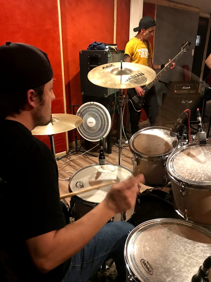 ChaoticthrashUN's tweet photo. Ensayando fuertemente para ensamblar los temas del album con nuestro nuevo baterista,quien será presentado oficialmente el próximo viernes 28 de octubre en el #HalloweenAndThrashMetal en Bar Excalibur, Cuadra Picha (Calle 6 Sur #71D 64 sur - Plaza de las Américas) desde las 8 PM https://t.co/g2y3tp9MOt