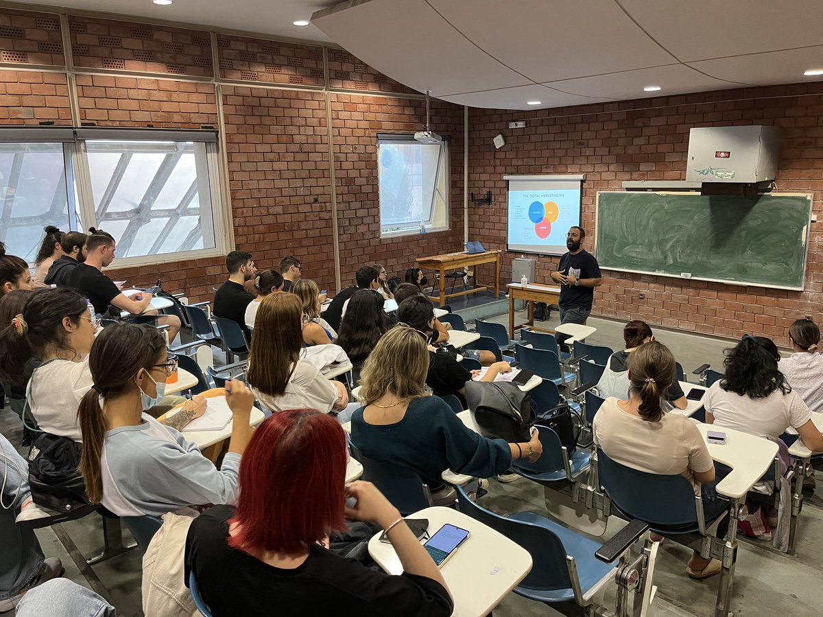tsakarestou's tweet photo. Kickoff of #ADandPRLAB 2022 #PR_ThePowerOfStorytelling #Branded_Native module program of @cmc_panteion w/ strategic partner @christoschatzi ,Director of Brand Experience at #24MEDIA https://t.co/pTDU3WeTZy