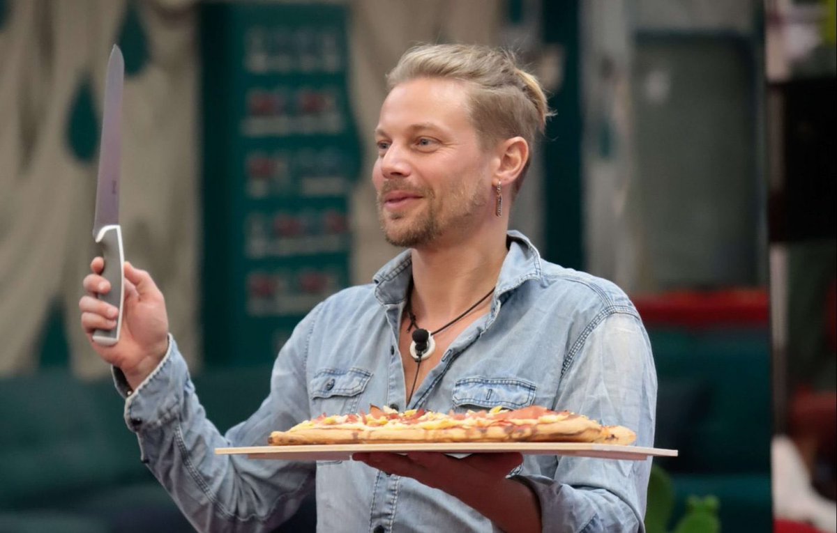 opinionistapp's tweet photo. fa le torte e basta #gfvip https://t.co/kJHeKOYfud