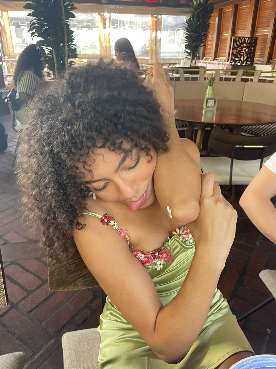 anygabrielly's tweet photo. so much love. thank you. #20DaAny 🤍✨ https://t.co/baTm0LtwdG