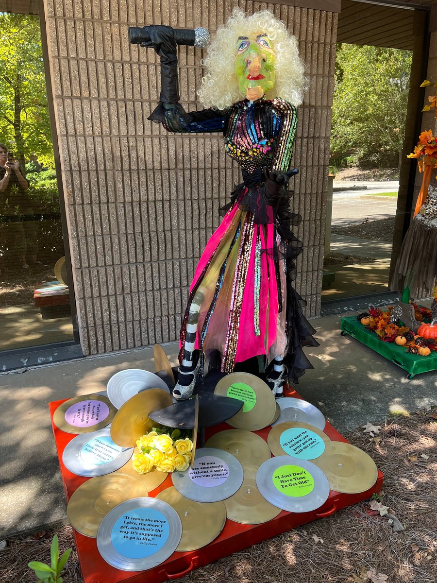 ALAtlanta's tweet photo. Now appearing for the 6th year in a row…The Assistance League Thrift Witch!
This year’s entry is “Simply Dolly” a riff on the iconic singer, songwriter, and philanthropist Dolly Parton. 
The exhibit runs throughout the month of October. @atlbotanical #halloween #witches https://t.co/Jo16MIwlKZ