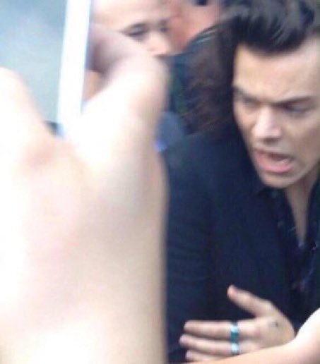 hesnocontext's tweet image. 