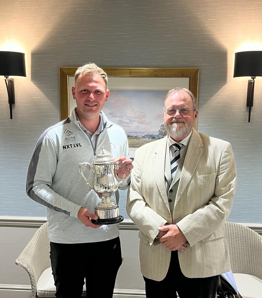 FelixstoweFerryGolf tweet media