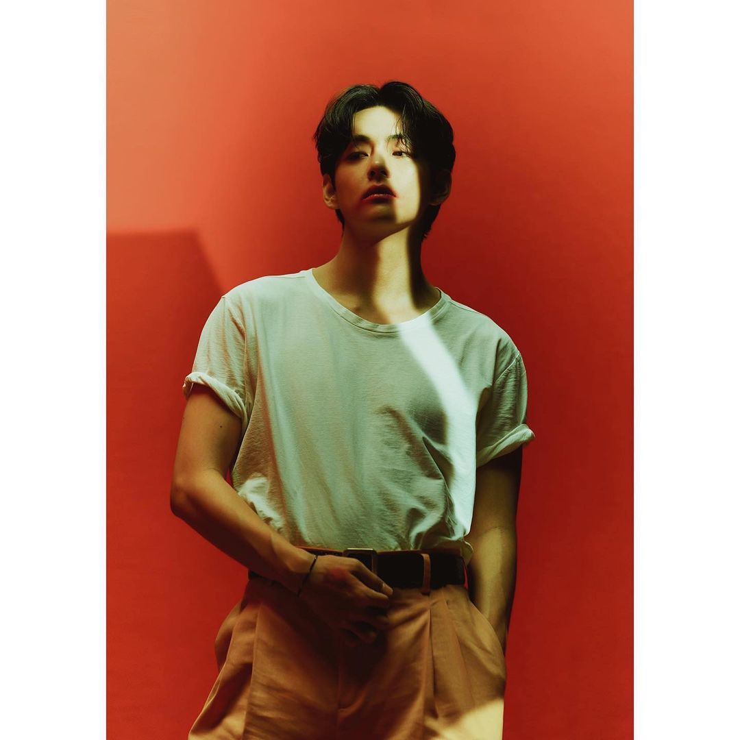 Parkchim2006's tweet photo. Finest man alive 😍😘#btsv #btstaehyung #BTSKPOP #v #TAEHYUNGxVOGUE https://t.co/BFViFkDx60