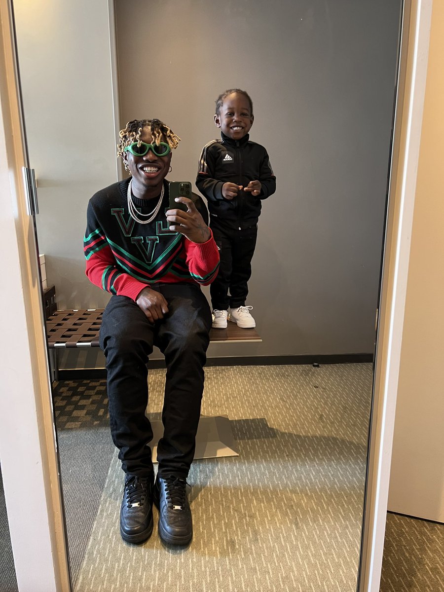 Zlatan_Ibile's tweet photo. OMO your ringing tone no wan comot e for my head ❤️ https://t.co/Su5qdNZ9b3