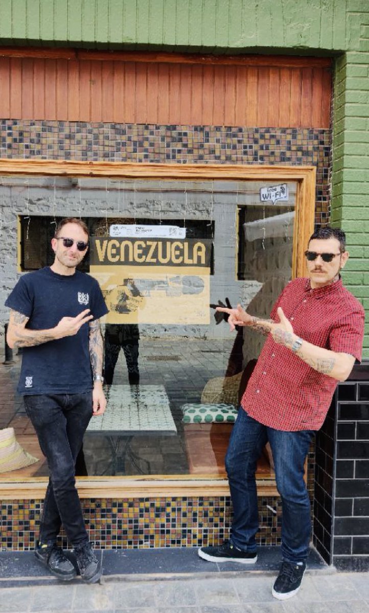 Siempre bolivarianos nunca inbolivarianos. 

El jueves nuevo clip “NÓMADAS”. El viernes todas las entradas de la gira 2023 disponibles. 

#YesFuture 
#YesFutureTour23