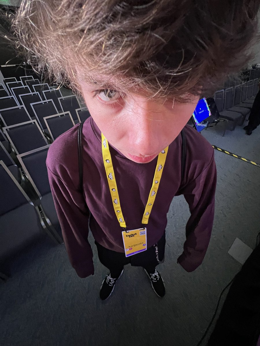 aimseytv's tweet image. @KarlJacobs_ mom i frew up