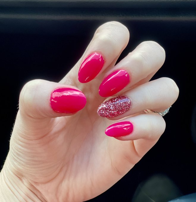 New nails 💅Bright and Sparkly 😊 https://t.co/Y6pcUbN2Ts