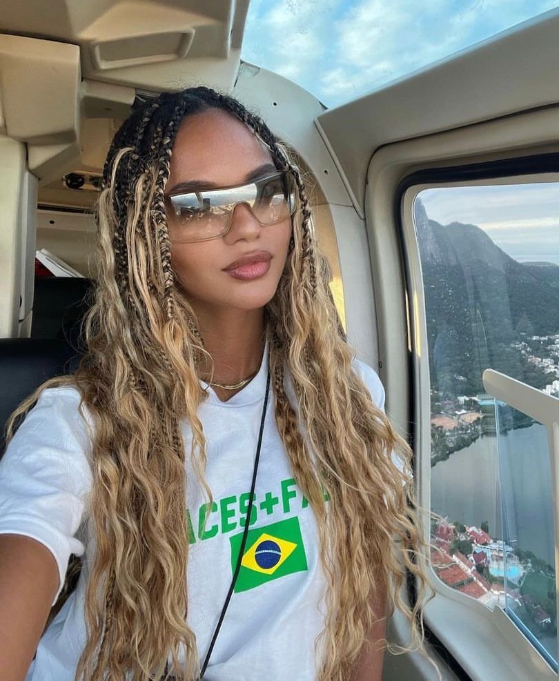 papelpop's tweet photo. Casalzão na área! 💖

@JulianaNalu e @KanyeWest estão namorando; conheça a modelo brasileira 🇧🇷

https://t.co/s3T2pL0oot https://t.co/7dI3QzJq6u