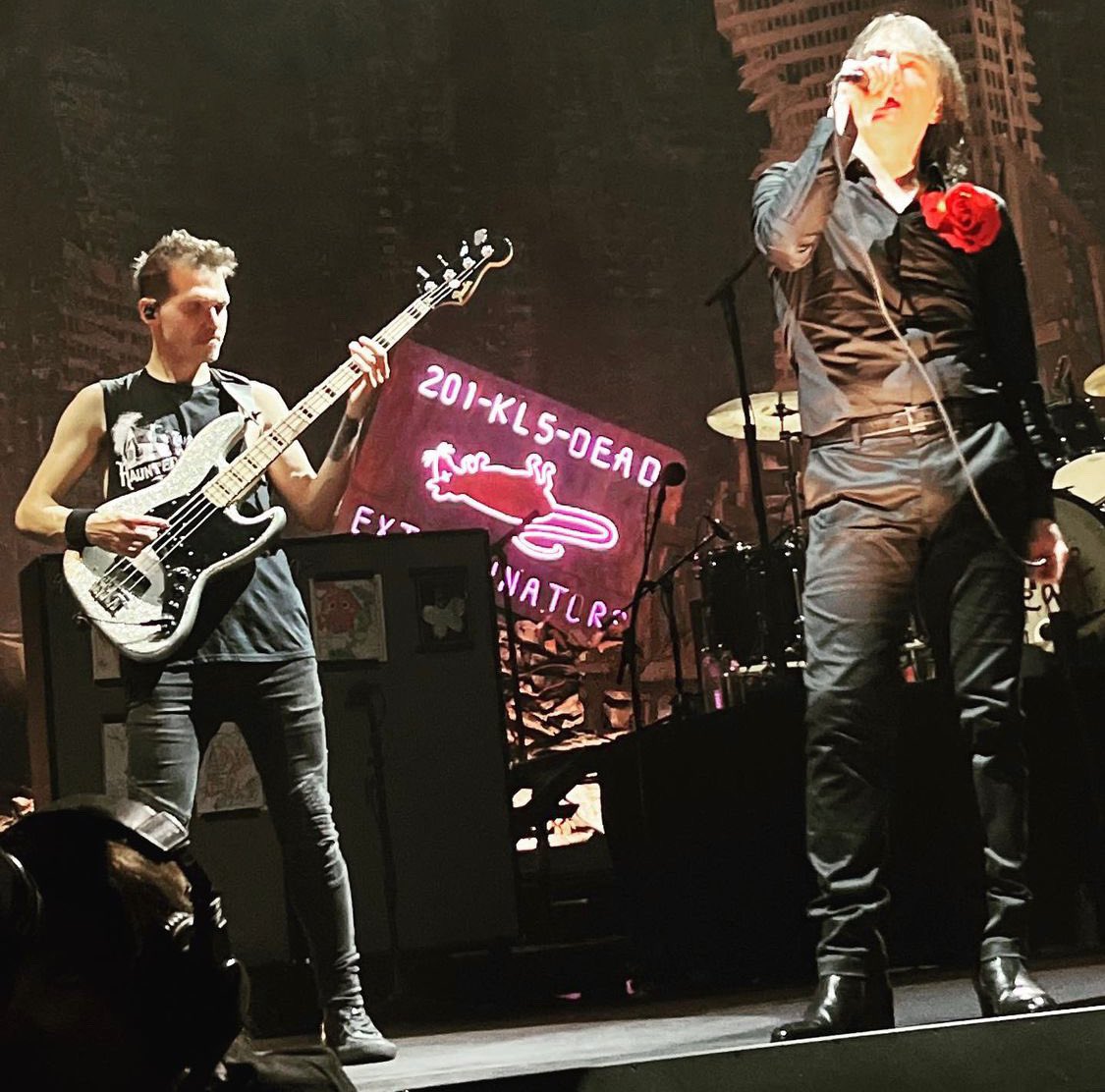 hauntedmuseum's tweet photo. Big Thanks to @mikeyway of @MCRofficial for visiting the other night and rockin The Haunted Museum shirt on stage! 🤘🏻🎸💀 https://t.co/Yv4MmTTmLt