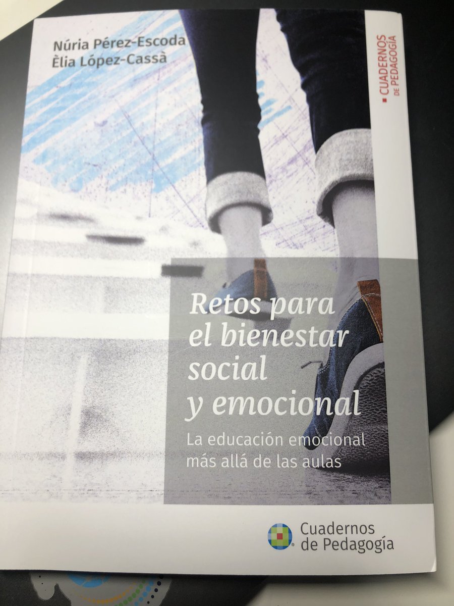 MireiaCabero's tweet photo. En el Día de la Salud Mental recibo un ejemplar del libro coral en el que participo,”Retos para el bienestar social y emocional”.
Los datos de salud mental cartografían realidades poblacionales y necesidades para abordar estructuralmente la promoción del bienestar emocional https://t.co/MJRbCmsADD