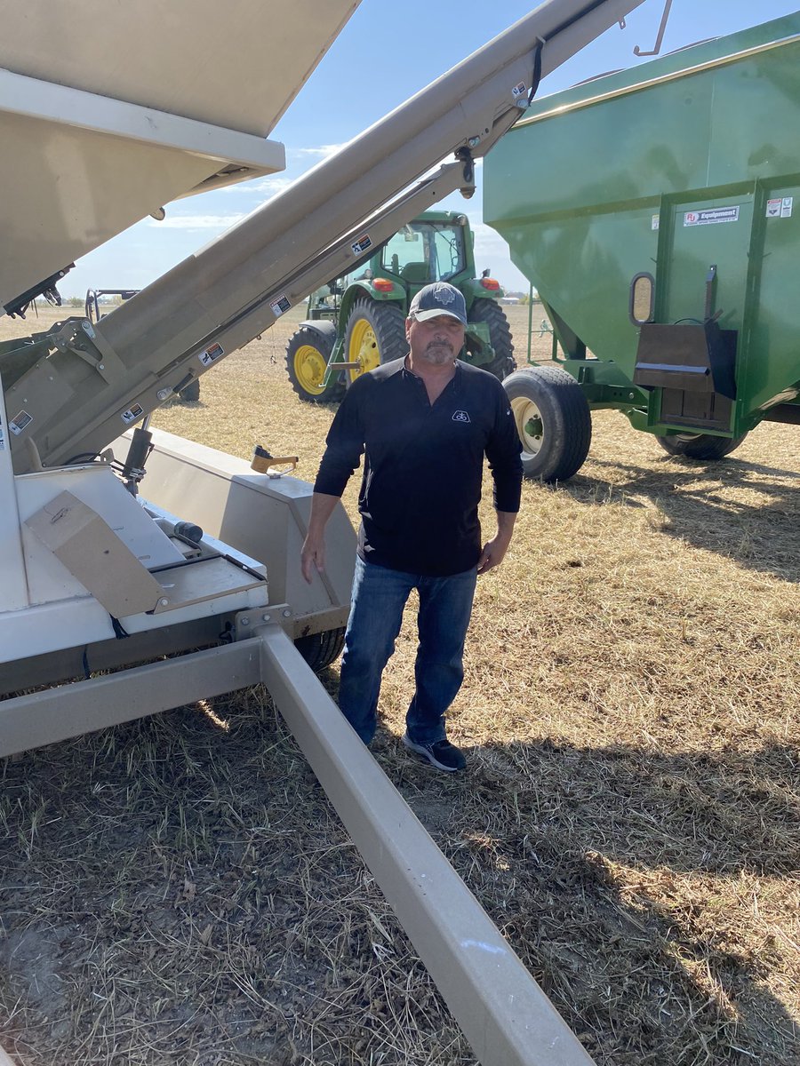 SantoChad's tweet photo. Happy thanksgiving to all, Great day to learn about our products #plotday @PioneerSeedsCA https://t.co/bq6EXhWP5g