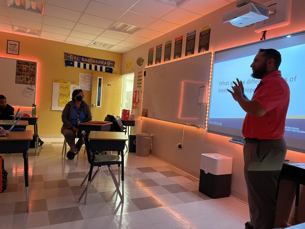 Rosielivenlearn's tweet photo. Thank you @uspto for facilitating a wonderful #InventionEd #USPTOSTEM session for @APSVirginia teachers @APSVaSchoolBd @APS_STEM https://t.co/IonAcIg62X