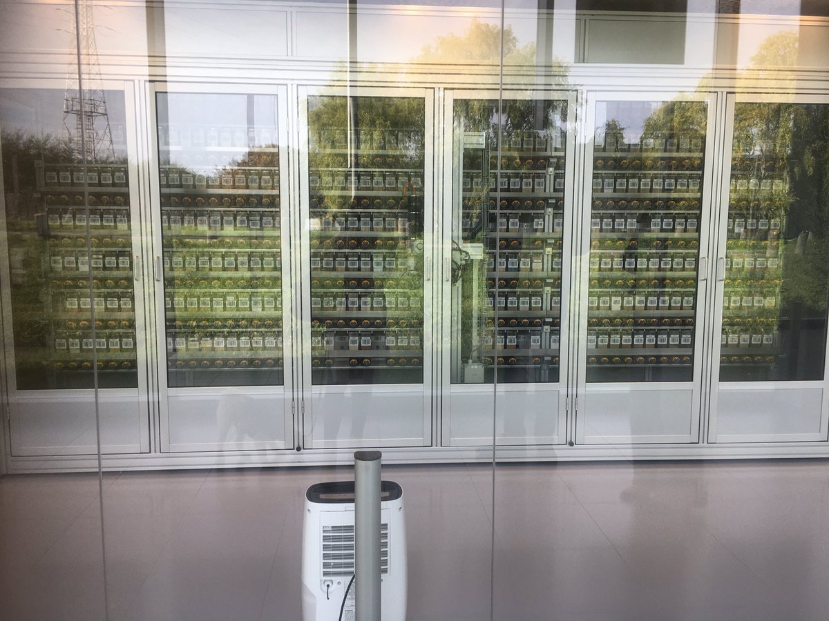 DrWEI_EU's tweet photo. #modernization #phytochemicals .
cutting-edge #technology for high precision #qualityanalysis of #herbs #phytotherapy .
a robot works with #plants , based on my #pharmacognosy formula to help #mentalhealth #personalizedmedicine .
#savesoil #nature #EU #UE #bioactive #research https://t.co/7N5TRmXQ6j