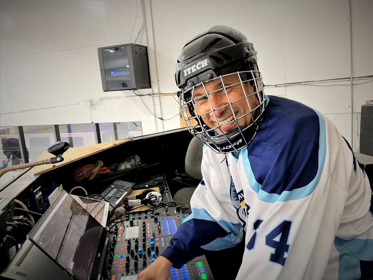 Ice Hockey and Djing.. only thing missing is the 🍻 lol

#icehockey
#icehockeyislife
#icehockeyplayers
#TheRink
#djset