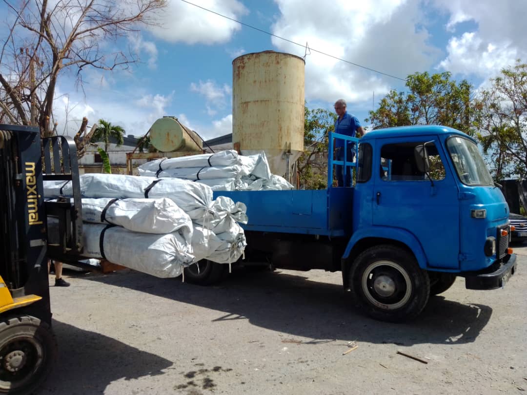 👉En el día de ayer se realizó el traslado de las primeras 25 carpas donadas por el PMA hacia San Juan y San Luis en apoyo a zonas con bodegas afectadas. 
#FuerzaPinar #ComercioCuba 
<a href="/PresidenciaCuba/">Presidencia Cuba 🇨🇺</a> <a href="/MMarreroCruz/">Manuel Marrero Cruz</a> <a href="/JorgeLuisTapiaF/">Jorge Luis Tapia Fonseca</a>
