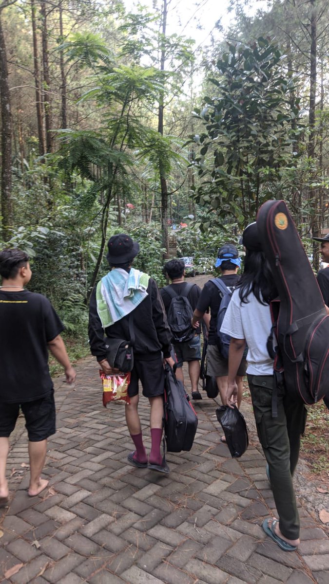 liedowncrew's tweet image. .............. balik kandang dulu cs xixi 
#sbhc #hongerlop #likecrew