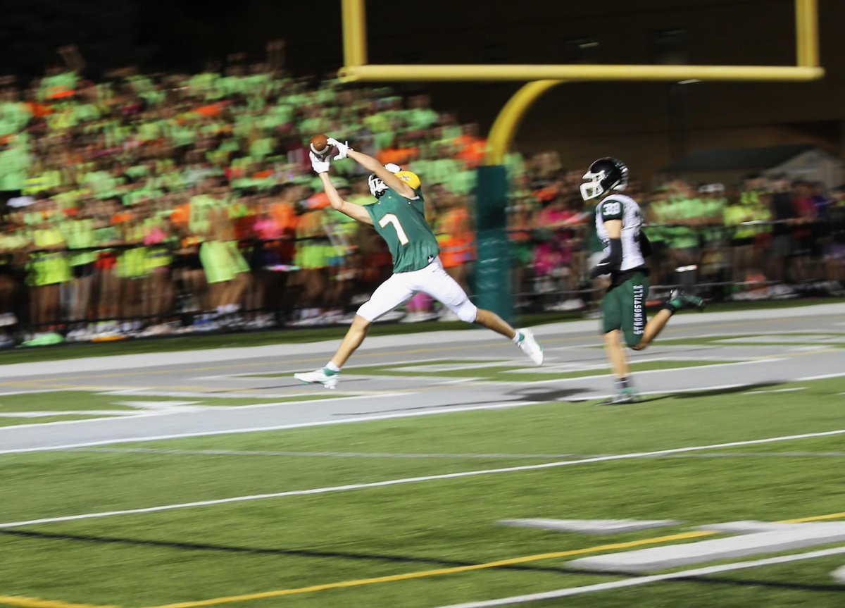Shes4evrYoung's tweet photo. 15.5 YD per Reception. 96% Target/Reception ratio through first 7 Games. Dedicated hard-working athlete looking for the right opportunity. #NEOFootball #WR #Clutch @LosCorchado82 https://t.co/xGsvkeuY94