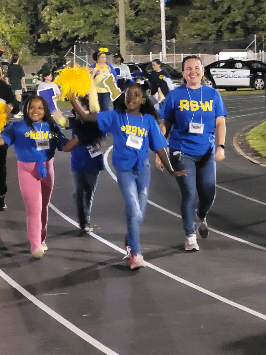 RBWTinyTigers's tweet image. A few of our Tiny Tigers had so much fun at the @OscarSmithHigh homecoming game Friday night!