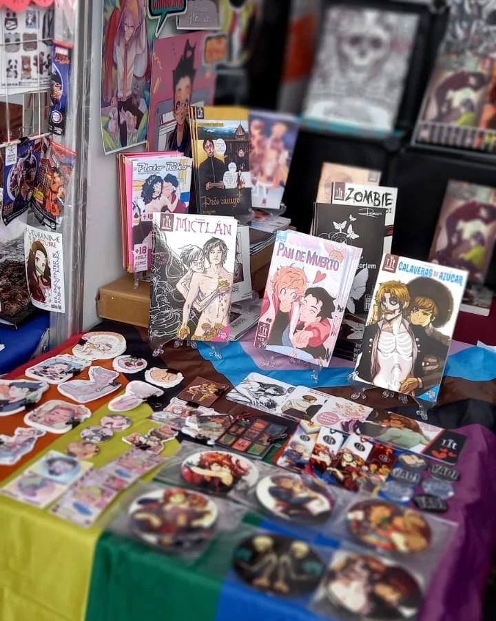 litediciones's tweet photo. ¡Seguimos en la FIL XXII! Te esperamow en la carpa 1, stand 4, en el Zócalo, frente a la catedral, hasta el 16 de octubre. 

#BL #BLaLaMexicana #BoysLove #yaoi #FILXXII #LitEdiciones https://t.co/7o99qlhRgU