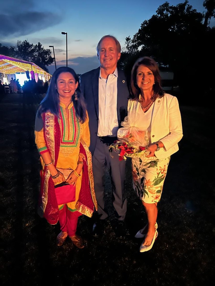 KhushSR's tweet photo. It was an honor to have @AngelaPaxtonTX & @KenPaxtonTX as chief guests at the "Diwali at the Beach" celebrations in North TX. #RNCTX #RNC #TXIndianAmericans #Diwali2022 https://t.co/WQJH9GT3Bs