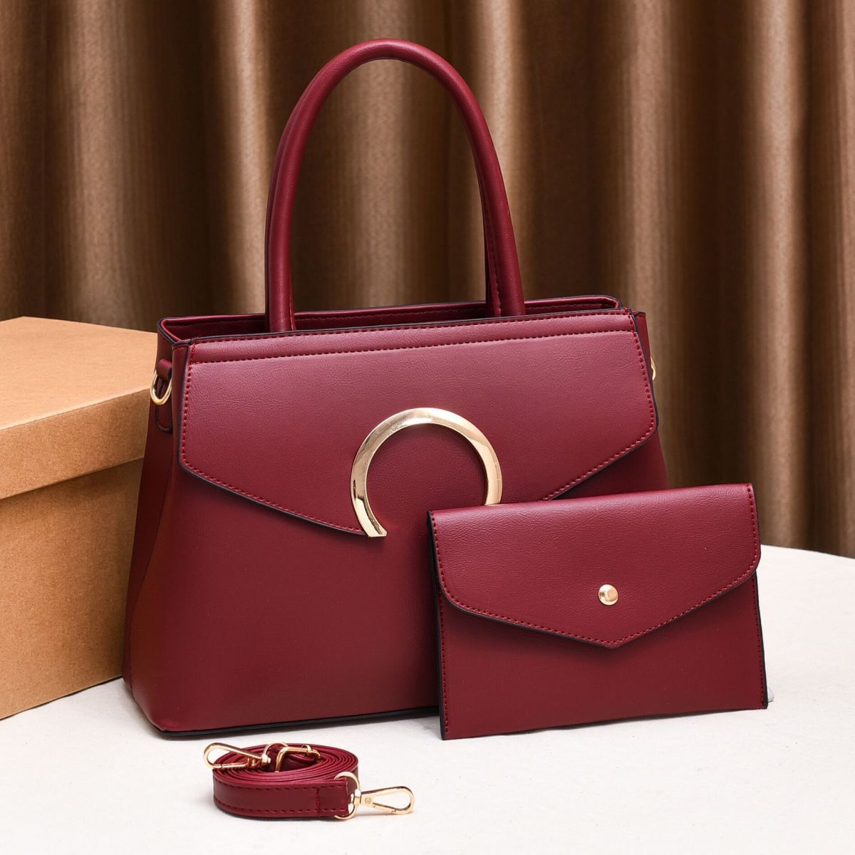 eaccargo2's tweet photo. Pure handbag
Price 19500
#allcoloursavailable❤️💛💚💙💜
#placeyourodernow👇
#0674194141 https://t.co/Clq9qrzK4o