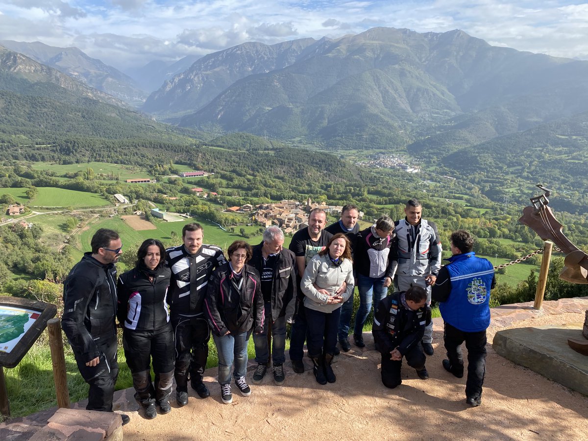 SuzukiMotoES's tweet photo. ⛰🏍 ¡Cómo hemos disfrutado descubriendo #Huesca en la ruta #TheSecretRider! El líder @MrHicks46 guio a los participantes de VStrom On Road por espectaculares cañones, montañas y carreteras 🙌. 

#suzukivstrom @huescalamagia @ruralkaonroad @tuhuesca #motoviajeros @fernando_blasco https://t.co/RuGlvaifVh