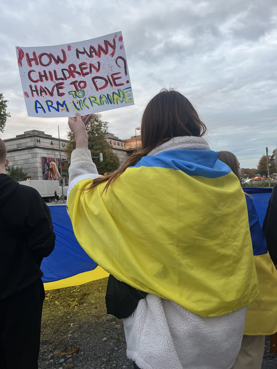 _diansky's tweet photo. On average 5 children die in #ukraine every day from shelling and bombs. 

It’s day number 229.

Do the math…

#russiaisaterrorisstate 
#UkraineRussianWar #ArmUkraineNow #SupportUkraine #PutinIsaWarCriminal https://t.co/LiNcSKngAB
