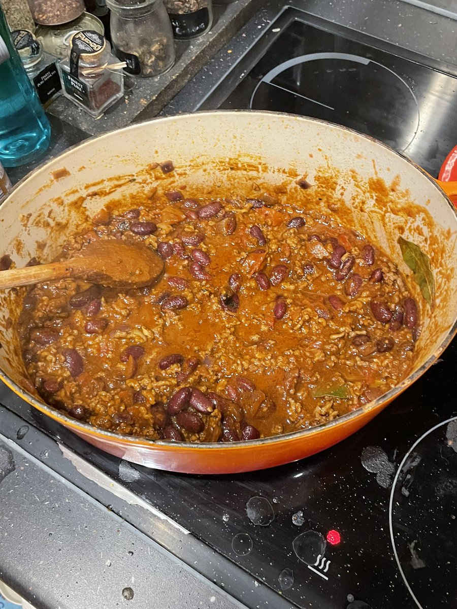 Lottesometimes's tweet photo. @paulduds @swspurs @spursfordie @cantstandmenow1 @peter_pdm @FowldsSimon @JeremyPalmer7 @FoodStuffs19 @Craig_Pankhurst @KernowDeej @palmsjane1965 @Kev_COYS_ Chilli for us today https://t.co/vJ1Jm5MQYH