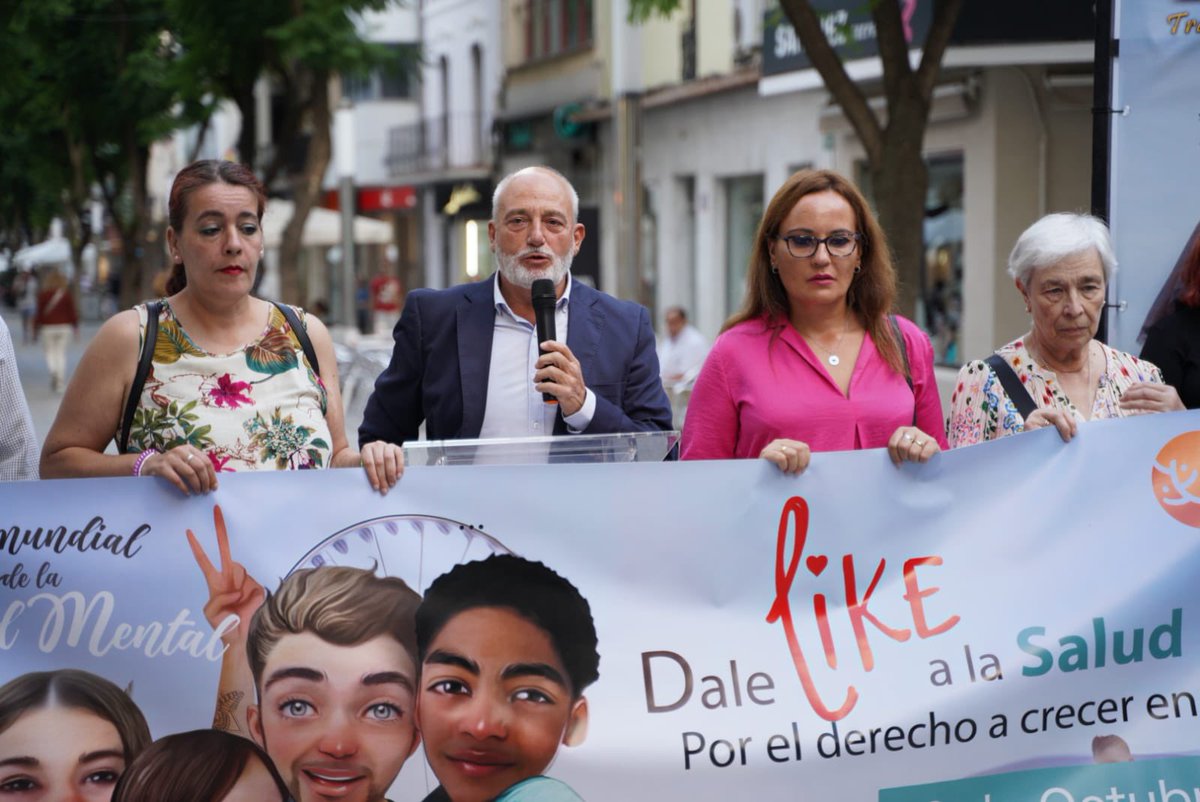 Ayto_DonBenito's tweet photo. #DonBenito se suma #DíaMundialSaludMental. “Dale un like 👍 a la Salud Mental. Por el derecho a crecer en bienestar” #Proines
Adems de la instalación de mesas informativas y un photocall en la plaza del Santo Ángel donde se ha procedido a la lectura 📖 del manifiesto https://t.co/xz5pAkR52m