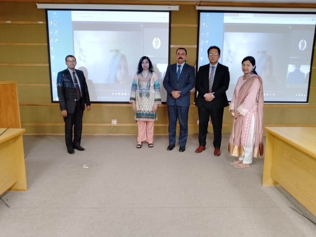 OfNuml's tweet photo. Congratulations to Ms Faiza Zeb on successfully defending her thesis for PhD in English (Linguistics)!

Thesis Title:
    
Neurolinguistic Programming and English Language Teaching Practices in Pakistan: An Exploratory Study 

Supervisor: Dr Ansa Hameed

#NUML https://t.co/mIhJfgfccG