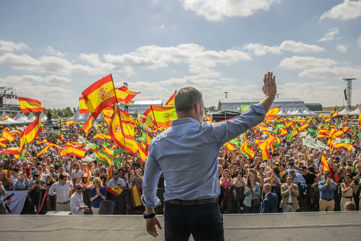 Santi_ABASCAL's tweet photo. Gracias por vuestro gran respaldo en #VIVA22 durante la presentacion de #EspañaDecide, un proyecto que pretende devolver a los españoles el derecho a decidir sobre su futuro 🇪🇦 https://t.co/EKlbgtewH5