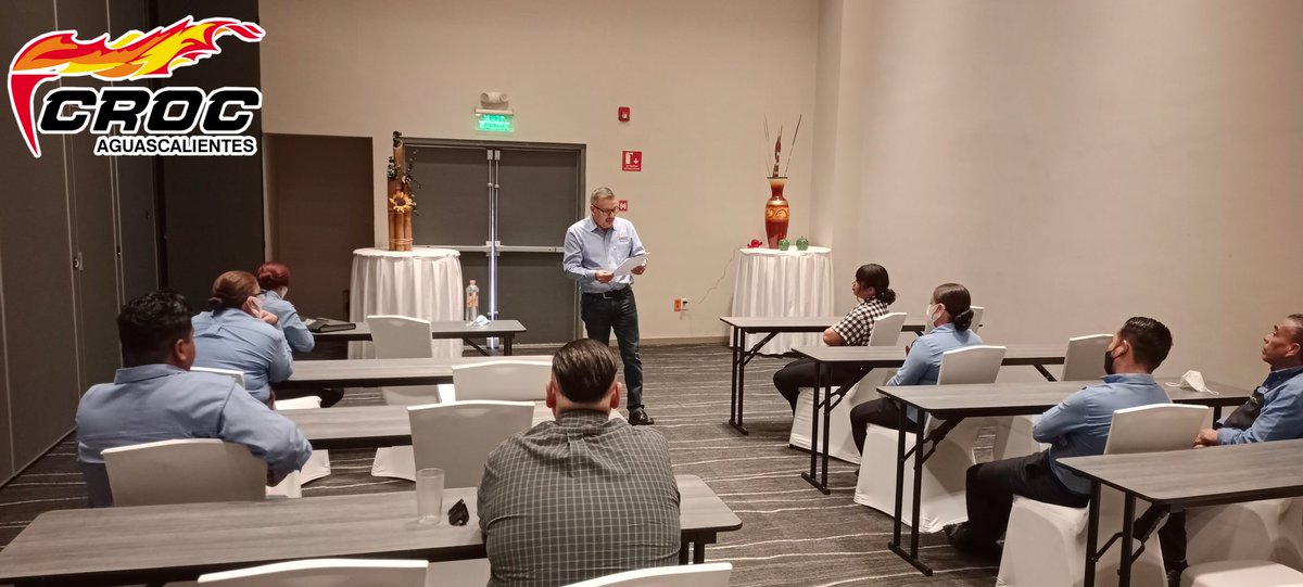 Seccion67CROC's tweet photo. #CROCAguascalientes;
Excelente Inicio de Semana😉
Está mañana nos encontramos atendiendo el llamado de nuestros compañeros meseros del #HotelHolidayInnSur, en el cual se tocaron diversos puntos referente a su área de trabajo,así también como el reparto de propinas @IsaiasSiCumple https://t.co/r76exlCa3t