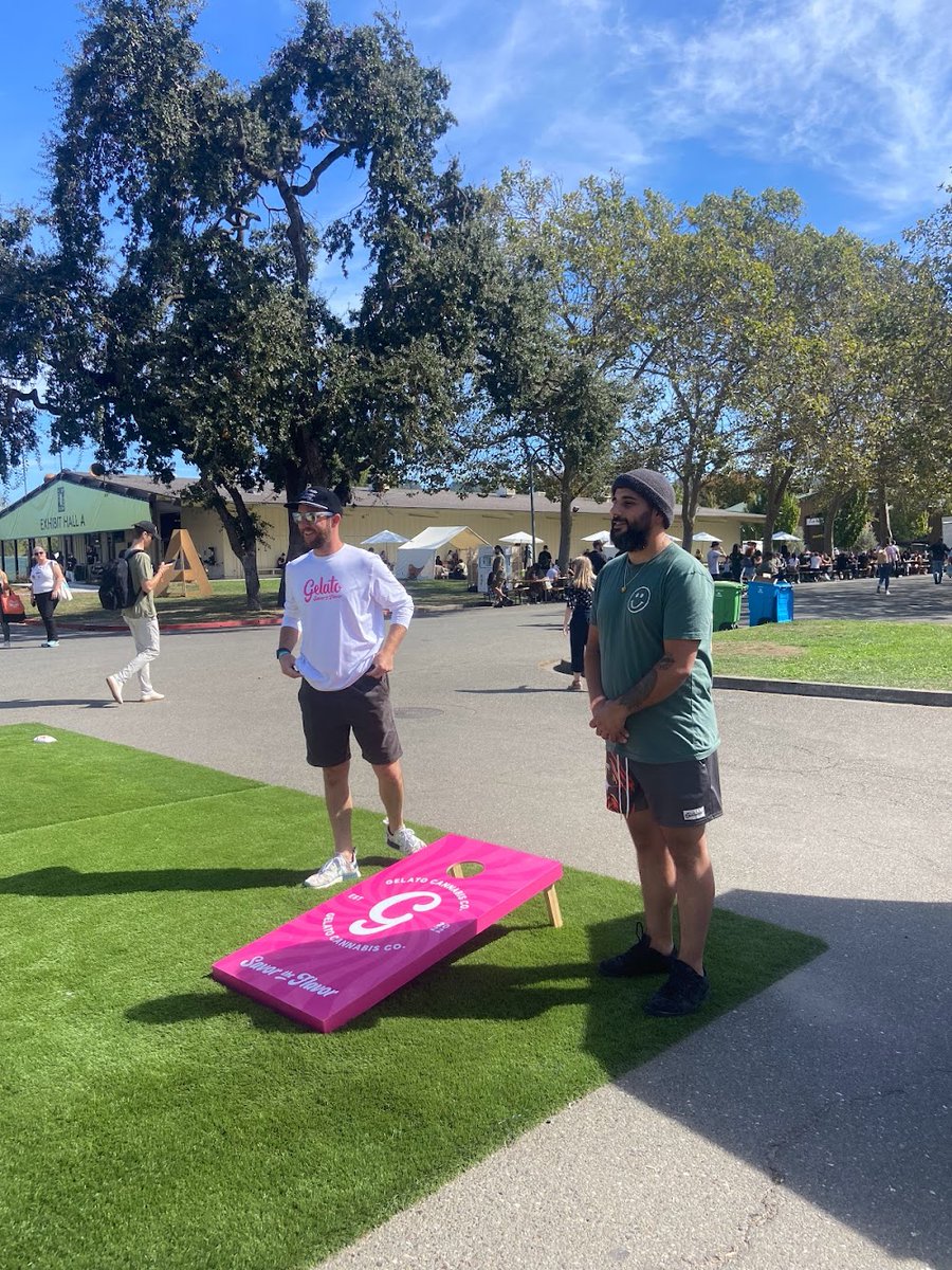Treehouse_SC's tweet image. Who else was at #hallofflowers ? Let us know!  We met so many friends and talked all things #cannabiscreatingcommunity #proudtoworkincannabis
...
¿Quién más estuvo en #hallofflowers? Estuvo super padre :) Conocimos a tantos amigos y hablamos de #cannabiscreandocomunidad #HoF2022