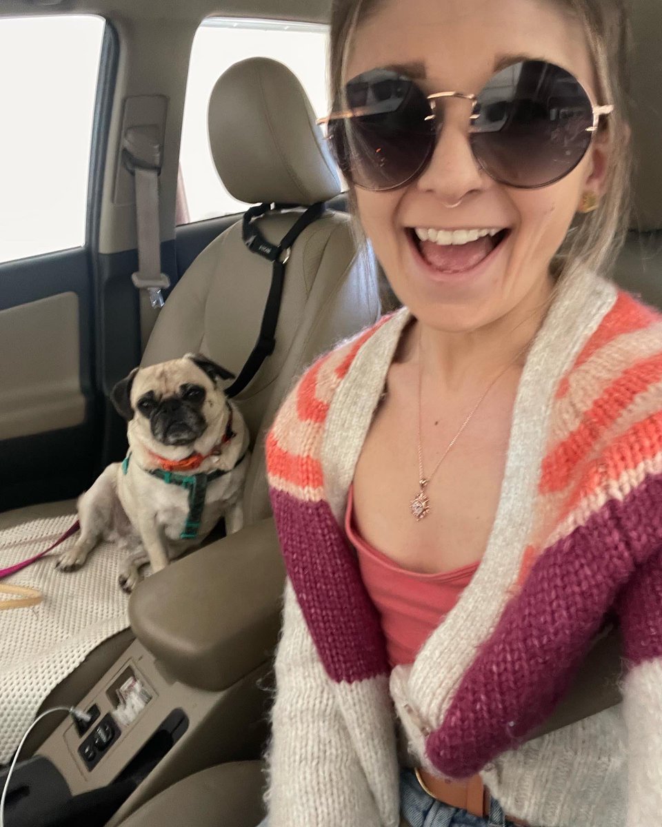 ItsMatchaThePug's tweet photo. Spending time with my mama &amp; papa is just the best 💗 #HappyMonday #MatchaThePug https://t.co/gFhq1uMQA3