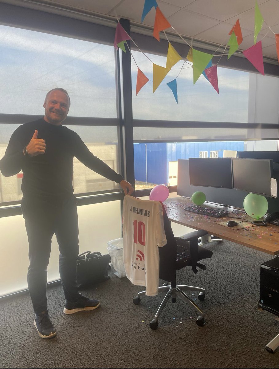 jurianmeijntjes's tweet photo. Vandaag begonnen bij #Roscom en wat een warm welkom! #dankjulliewel #nieuwebaan #warmwelkom #shapeyourfuture https://t.co/XwtuBjeyRZ