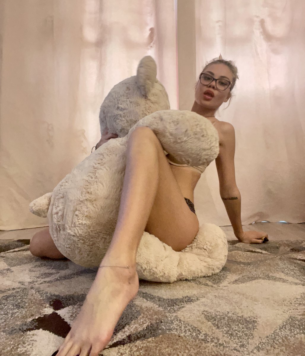 Jeanineee22's tweet photo. Come join us on https://t.co/OeINV9gzQj 😈

#JoinUs #onlyfansgirl #onlyfanspromo #teddybear #teddy https://t.co/VYsM0AQLDt