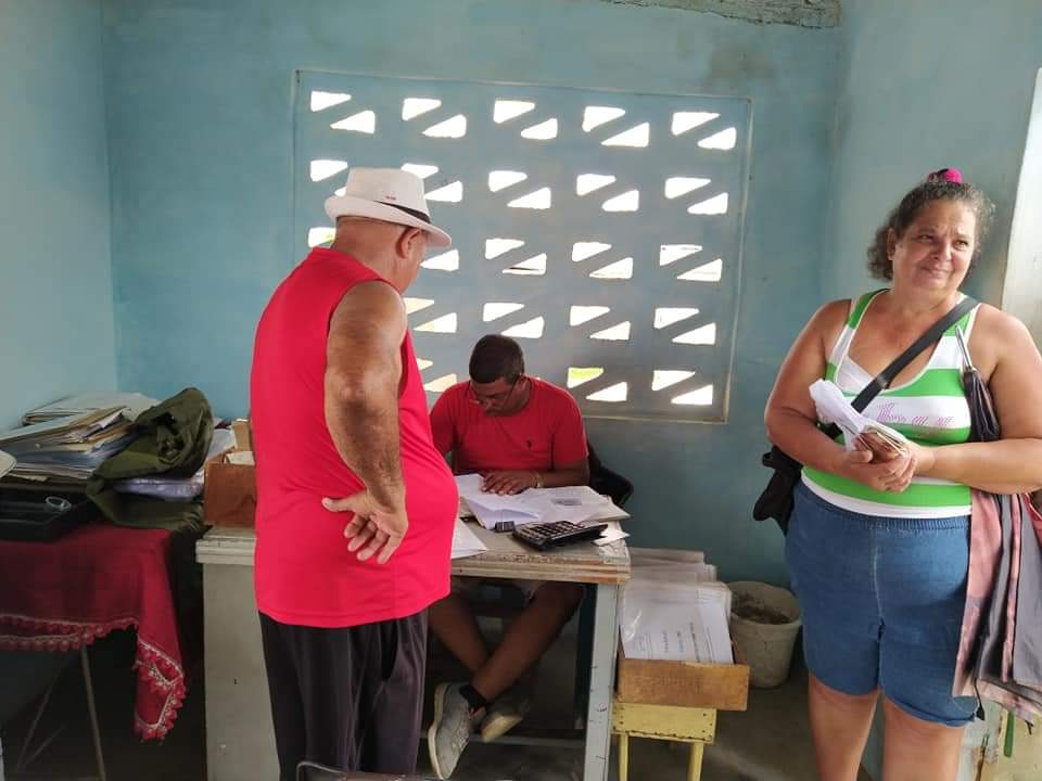 Continúa el <a href="/gecom_pr/">Grupo Empresarial de Comercio Pinar del Río</a>  visitando y evaluando el funcionamiento de las Tiendas de Materiales para la Construcción y Oficinas de Trámites.
#ComercioCuba #PinardelRío
<a href="/PresidenciaCuba/">Presidencia Cuba 🇨🇺</a> <a href="/MMarreroCruz/">Manuel Marrero Cruz</a> <a href="/JorgeLuisTapiaF/">Jorge Luis Tapia Fonseca</a>