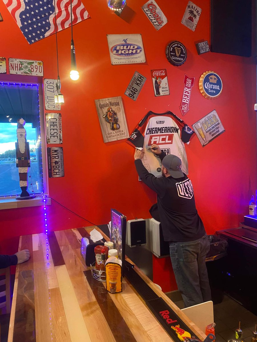 ACLProJScherm's tweet image. Friday I ventured up to Saginaw, MI to check out the new @DickSez where my Uncle manages. Awhile back, he asked for a jersey after we won the USA Cornhole Doubles championship. Was pretty cool to see my pro jersey hanging in a restaurant!

@UltraCornhole @iplaycornhole