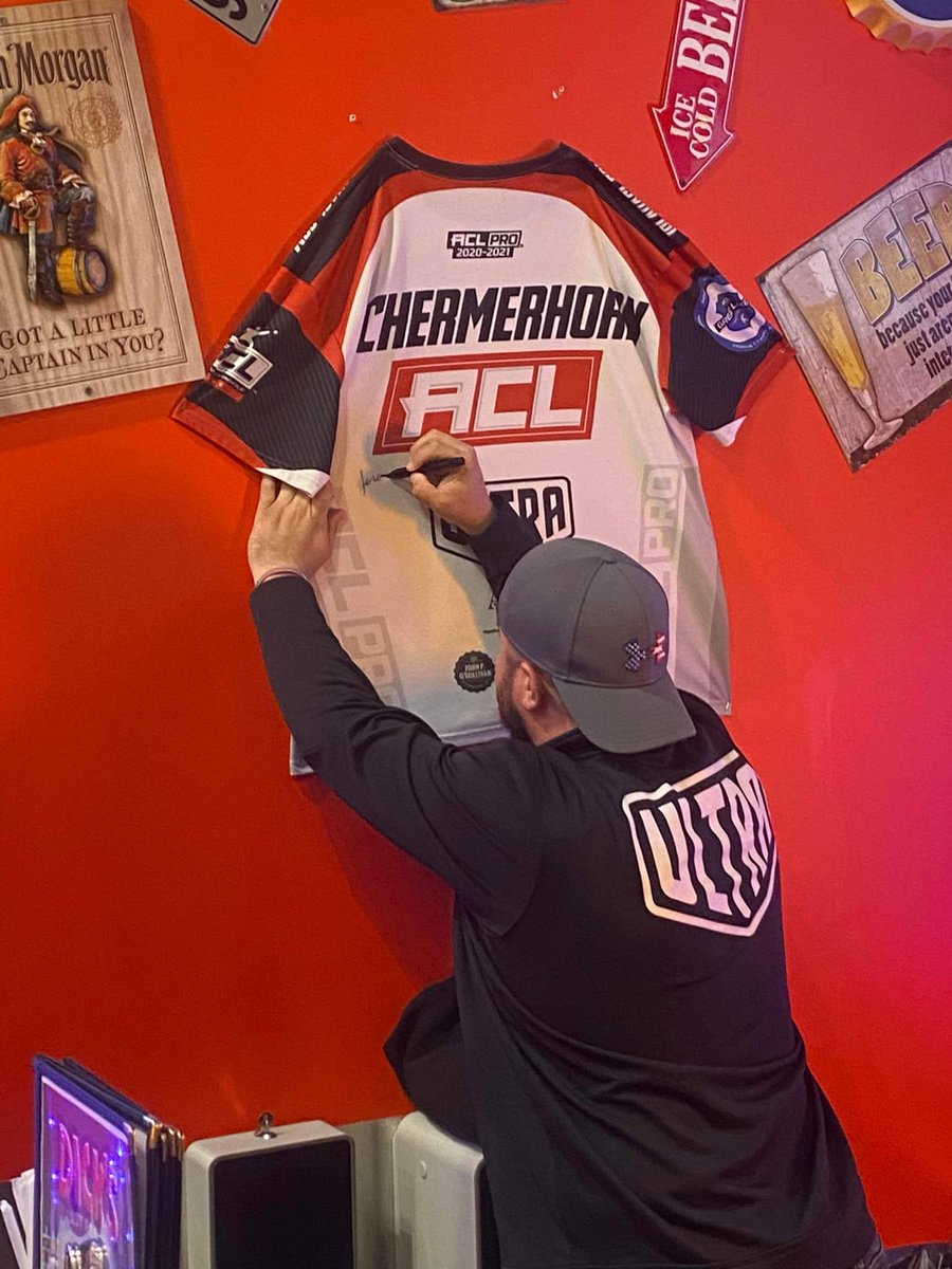 ACLProJScherm's tweet image. Friday I ventured up to Saginaw, MI to check out the new @DickSez where my Uncle manages. Awhile back, he asked for a jersey after we won the USA Cornhole Doubles championship. Was pretty cool to see my pro jersey hanging in a restaurant!

@UltraCornhole @iplaycornhole