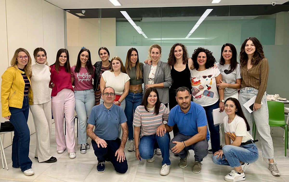 Angelabrador's tweet photo. Lo máximo a lo que puede aspirar una empresa es a que su plantilla se sienta orgullosa trabajar en ella. Yo lo estoy de la mía 🫶

Gracias @Grupo2000CF por dar importancia a la salud mental, con el teletrabajo es fundamental 

Hoy 1a sesión de mindfulness 👏#diadelasaludmental https://t.co/40KryXefxy