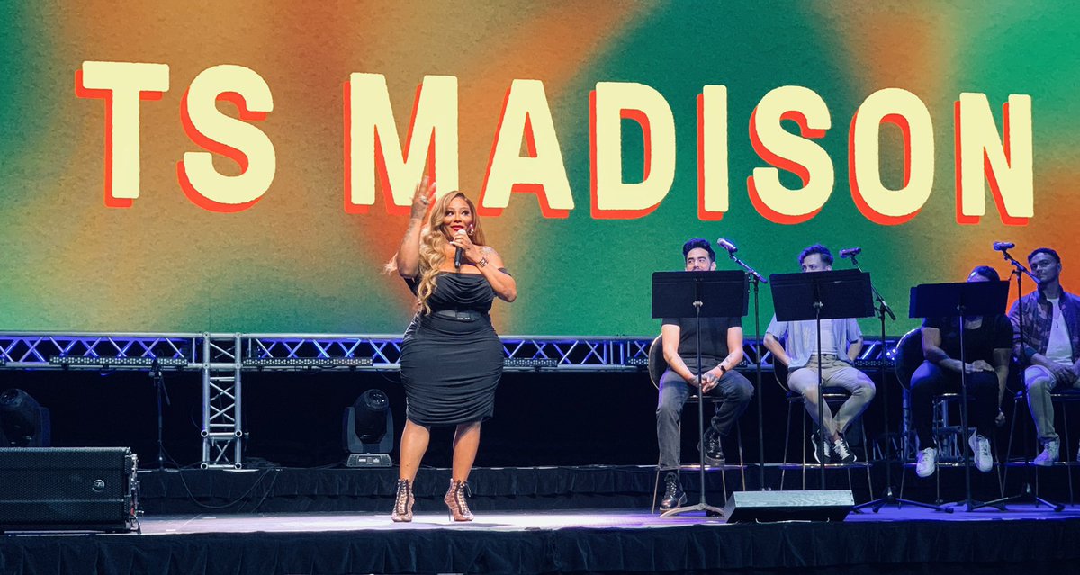 ViiVUS's tweet photo. The incredible and “cozy” @TsMadisonatl1 ignites the crowd sharing the importance of access to #HIV prevention and defining your own beauty at #USCHA. https://t.co/lL4xJbPRkm