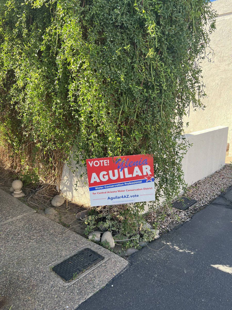 Rekhaesque's tweet photo. Living in the AZ desert 🌵 water conservation is top of mind.  Don’t quite have a yard, but thrilled to put up this yard sign up to support @AguilarYlenia for the Central AZ Water Conservation Board. https://t.co/bCPHbtXXyT