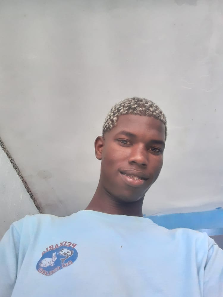 papaidoenzo20's tweet photo. Oi gente eu vim postar aq pq os Uber tão achando que meu marido e o ladrão e fica seguindo ele o tempo todo falando que vai Matar meu marido sendo que ele e muito trabalho vcs pode ajudar compartilhar meu marido vai acabar morrendo por causa do irmão 😭😭 https://t.co/J52FXElmp4